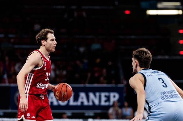 easyCredit Basketball Bundesliga FC Bayern Munich vs. EWE Baskets Oldenburg, October 4, 2026 Rokas Jokubaitis of FC Bayern Munich, 31, with the ball against Zachary Ensminger of EWE Baskets Oldenburg, 3 easyCredit Basketball Bundesliga FC Bayern Munich vs. EWE Baskets Oldenburg, Munich, BMW Park on October 4, 2026 Copyright: xBEAUTIFULxSPORTS Wunderlx