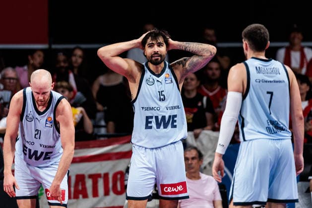 easyCredit Basketball Bundesliga FC Bayern Munich EWE Baskets Oldenburg October 4, 2026 Marcel Keßen EWE Baskets Oldenburg, 15, claps his hands above his head easyCredit Basketball Bundesliga FC Bayern Munich EWE Baskets Oldenburg, Munich, BMW Park on October 4, 2026 Copyright: xBEAUTIFULxSPORTS Wunderlx