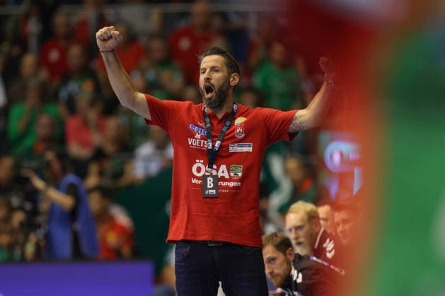 October 4, 2026, xtgx, Opel HBL Handball, SC Magdeburg vs. HC Erlangen emspor, from left: Bennet Wiegert (Magdeburg), coach celebrating, Goal celebration, celebrating the goal, celebration in a red polo shirt, after having worn his usual black one in the first half, Magdeburg