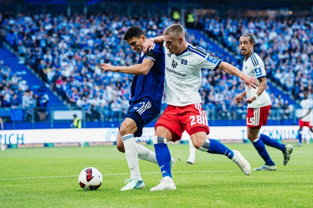 Friendly Match: Hamburger SV vs. FC Copenhagen, October 4, 2026; Mohamed Elyounoussi (FC Copenhagen), No. 10, vs. Miro Muheim (Hamburger SV), No. 28; Soccer; Friendly Match: Hamburger SV vs. FC Copenhagen on October 4, 2026, at the Volksparkstadion, Hamburg DFL REGULATIONS PROHIBIT ANY USE OF PHOTOGRAPHS AS IMAGE SEQUENCES AND OR QUASI-VIDEO Copyright: xBEAUTIFULxSPORTS Tonhäuserx