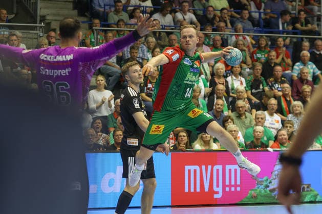 October 4, 2026, xtgx, Opel HBL Handball, SC Magdeburg vs. HC Erlangen emspor, from left: Omar Ingi Magnusson (Magdeburg), 14 shots on goal, goal scorers, scores a goal, goal, scores the goal for Magdeburg