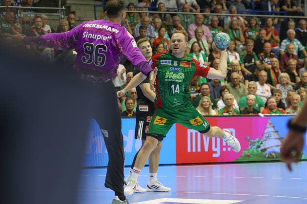 October 4, 2026, xtgx, Opel HBL Handball, SC Magdeburg vs. HC Erlangen emspor, from left: Omar Ingi Magnusson (Magdeburg), 14 shots on goal, goal scorers, scores a goal, goal, scores the goal (Magdeburg)