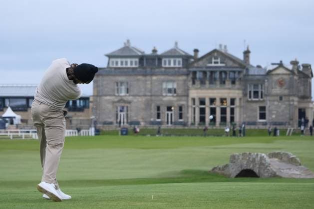 UK: The Alfred Dunhill Links Championship at The Old Course, St Andrews, Scotland on 04 October 2026: Pictured: Tommy Fleetwood (England) drives towards the clubhouse on the 18th tee during the final round of the Alfred Dunhill Links Championship 2026 at the Old Course, St Andrews St Andrews The Old Course Fife Scotland Copyright: xAlexxToddx