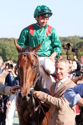 October 4, 2026, Longchamp, Paris, FRA Daryz with Mickael Barzalona aboard after winning the Qatar Prix de l Arc de Triomphe at the ParisLongchamp racetrack Horse, Jockey, Daryz, Barzalona, Victory 261004D547LONGCHAMP JPG