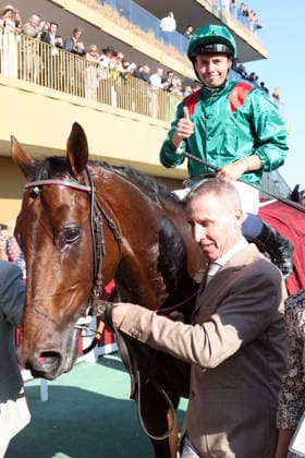 October 4, 2026, Longchamp, Paris, FRA Daryz with Mickael Barzalona aboard after winning the Qatar Prix de l Arc de Triomphe at the ParisLongchamp racetrack Horse, Jockey, Daryz, Barzalona, Victory 261004D549LONGCHAMP JPG