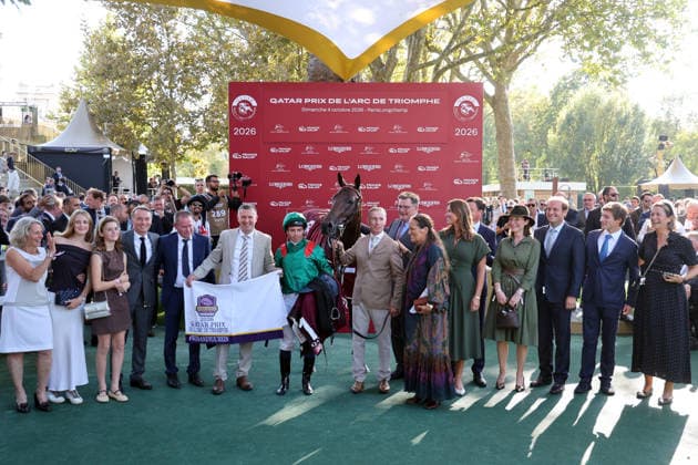 October 4, 2026, Longchamp, Paris, FRA Daryz with Mickael Barzalona and his team after winning the Qatar Prix de l Arc de Triomphe at the ParisLongchamp racetrack Horse, Jockey, Daryz, Barzalona, Victory 261004D553LONGCHAMP JPG