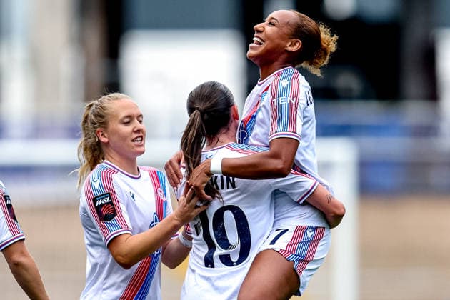 Aston Villa Women v Crystal Palace Women, Women s Super League GOAL scores 1-1 Crystal Palace Women forward Abbie Larkin (19) shoots at goal and scores and celebrates during the Women s Super League match between Aston Villa Women and Crystal Palace Women at Villa Park, Birmingham, UK on 4 October 2026. Birmingham Villa Park West Midlands UK Editorial use only , Copyright: xManjitxNarotrax PSI-24960-0059