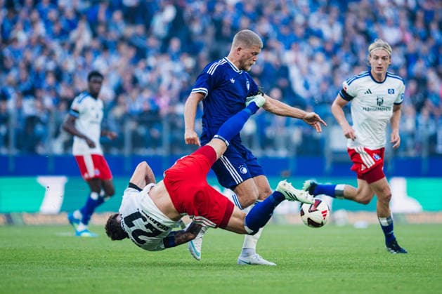 Friendly Match: Hamburger SV vs. FC Copenhagen, October 4, 2026: Nicolai Remberg of Hamburger SV (No. 21) battles Andreas Cornelius of FC Copenhagen (No. 14) in a soccer match. Friendly match between Hamburger SV and FC Copenhagen on October 4, 2026, at the Volksparkstadion, Hamburg DFL REGULATIONS PROHIBIT ANY USE OF PHOTOGRAPHS AS IMAGE SEQUENCES AND OR QUASI-VIDEO Copyright: xBEAUTIFULxSPORTS Tonhäuserx