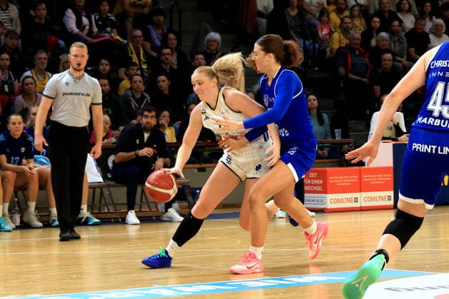 October 4, 2026, Germany, GER, DEU, Basketball, DBBL, 1st Bundesliga, Day 1, 2026–2027 Season, Berlin, ALBA Berlin vs. Marburg, Tara Wallack (ALBA Berlin 1), Amelia Sophia Hassett (BC Marburg 22), nordphoto GmbH, Engler Berlin, Soemmeringhalle, Berlin, Germany Copyright: xNordphotox xEnglerx