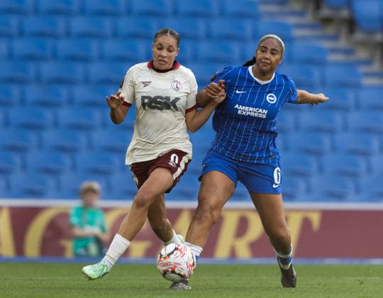 Brighton and Hove Albion Women v Charlton Athletic Women Barclays Women s Super League Gabby George of Brighton and Hove Albion Women battles for the ball with Lorena Azzaro of Charlton Athletic Women during the Barclays Women s Super League match at the American Express Stadium, Brighton and Hove 04 10 2026 UK Newspapers OUT Copyright: xBenxPetersx FIL-24015-0137