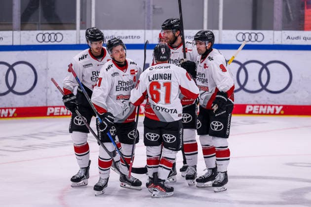 Ingolstadt, Germany, October 4, 2026 PENNY DEL 2026–2027, Game 6: ERC Ingolstadt vs. Kölner Haie. Pictured in the crowd: goal scorer Louis Marc Aubry of KEC celebrates with his teammates after scoring the goal that tied the game at 1–1, Copyright: xFotostandx xSchäferx
