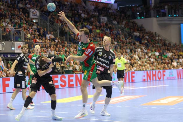 October 4, 2026, xtgx, Opel HBL handball, SC Magdeburg vs. HC Erlangen emspor, from left: Christopher Steinert (Erlangen), 44, Felix Claar (Magdeburg), 7, duel, battle, tackle, scores a goal, goal scorer, scores the goal, Magdeburg