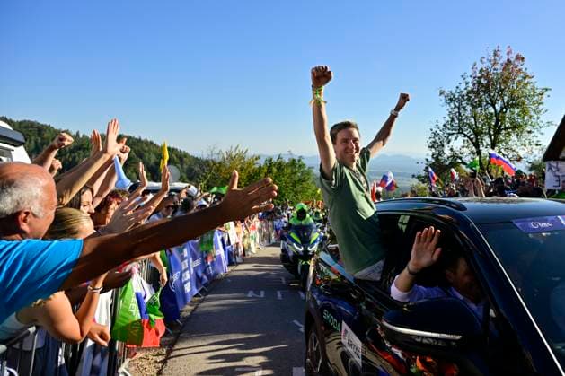 UEC 2026 Road European Championships Ljubljana 04 10 2026 LJUBLJANA, SLOVENIA - OCTOBER 04 : Pogacar Tadej (SLO) greeting the supporters during the Men Elite cycling road race at the 2026 UEC Road European Championships Ljubljana, an UCI Continental Championships cycling race of 196,3 km with start in Ljubljana and finish in Sencur on October 4, 2026 in Ljubljana, Slovenia, 04 10 2026 Ljubljana Slovenia  Copyright: xJanxDexMeuleneirx