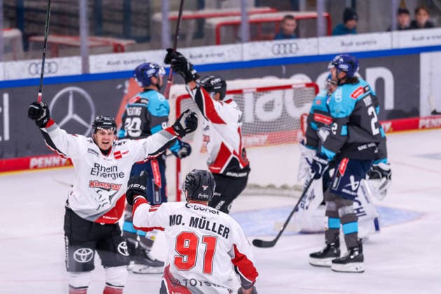 Ingolstadt, Germany, October 4, 2026 PENNY DEL 2026–2027, Game 6: ERC Ingolstadt vs. Kölner Haie. Pictured in the crowd: goal scorer Markus Ljungh of KEC celebrates with his teammates after scoring the goal that made the score 1–2, Copyright: xFotostandx xSchäferx