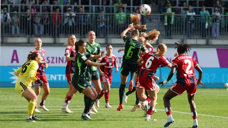 VfL vs. HSV, Women s Bundesliga, Wolfsburg, October 4, 2026, Soccer, Women, Google Pixel Bundesliga, 2026–2027 Season, VfL Wolfsburg vs. Hamburger SV, Katharina Piljic (VfL Wolfsburg), Janina Minge (VfL Wolfsburg), Annaleen Böhler (HSV), AOK Stadium, Lower Saxony, Germany