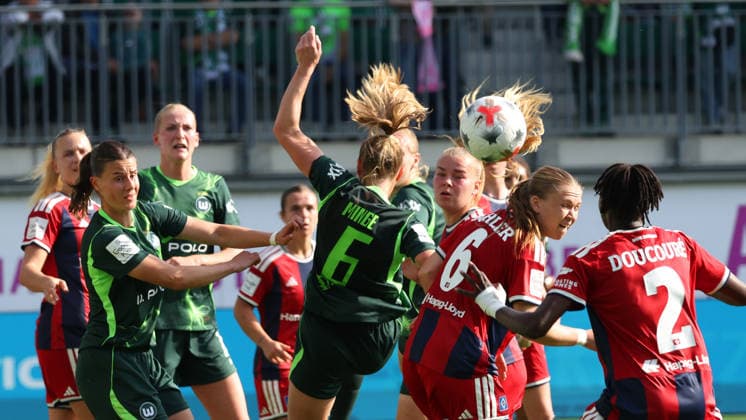 VfL vs. HSV, Women s Bundesliga, Wolfsburg, October 4, 2026, Soccer, Women, Google Pixel Bundesliga, 2026–2027 Season, VfL Wolfsburg vs. Hamburger SV, Katharina Piljic (VfL Wolfsburg), Janina Minge (VfL Wolfsburg), Annaleen Böhler (HSV), AOK Stadium, Lower Saxony, Germany