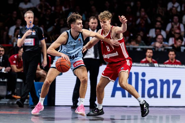 easyCredit Basketball Bundesliga FC Bayern Munich EWE Baskets Oldenburg October 4, 2026 Zachary Ensminger of EWE Baskets Oldenburg, No. 3, with the ball against Tobias Jensen of FC Bayern Munich, No. 8 easyCredit Basketball Bundesliga FC Bayern Munich EWE Baskets Oldenburg, Munich, BMW Park on October 4, 2026 Copyright: xBEAUTIFULxSPORTS Wunderlx