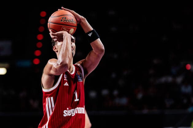 easyCredit Basketball Bundesliga FC Bayern Munich vs. EWE Baskets Oldenburg, October 4, 2026; Oscar Da Silva of FC Bayern Munich, No. 1 at the free-throw line; easyCredit Basketball Bundesliga FC Bayern Munich vs. EWE Baskets Oldenburg, Munich, BMW Park, October 4, 2026 Copyright: xBEAUTIFULxSPORTS Wunderlx