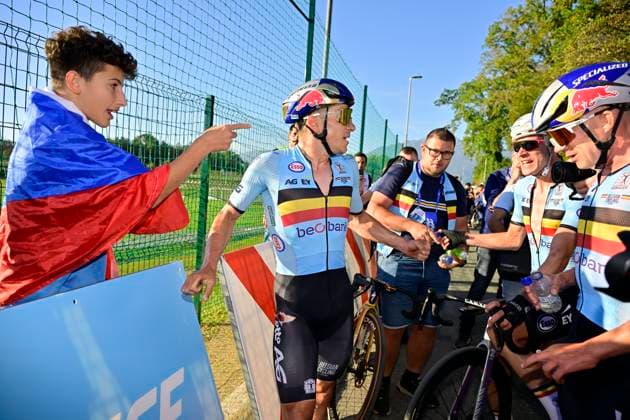 UEC 2026 Road European Championships Ljubljana 04 10 2026 LJUBLJANA, SLOVENIA - OCTOBER 04 : Evenepoel Remco (BEL) celebrates the victory with teammates after the Men Elite cycling road race at the 2026 UEC Road European Championships Ljubljana, an UCI Continental Championships cycling race of 196,3 km with start in Ljubljana and finish in Sencur on October 4, 2026 in Ljubljana, Slovenia, 04 10 2026 Ljubljana Slovenia  Copyright: xJanxDexMeuleneirx
