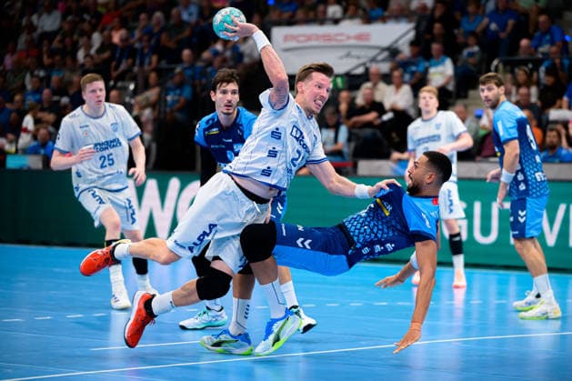 Stuttgart HBL 26 27 TVB Stuttgart TBV Lemgo Adam Nyfjäll Nyfjaell TBV Lemgo, Philipp Ahouansou Stuttgart Bittenfeld Porsche Arena Baden-Württemberg Germany