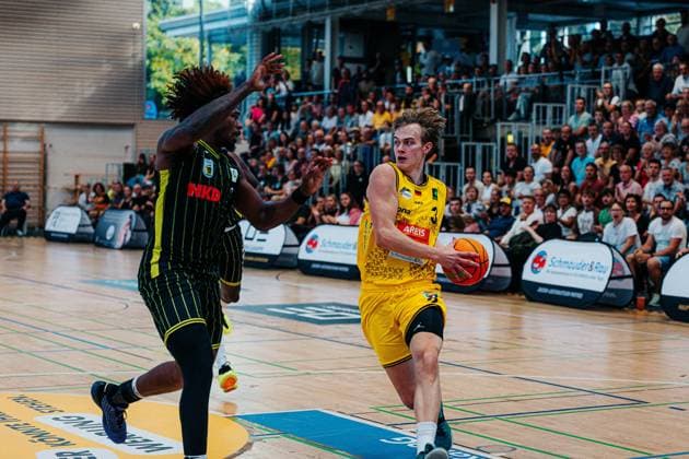 Taje Kelly Medikamente per Klick Bayreuth, 02 Paul Viefhues Kreisbau Kirchheim Knights, 03 GER, Kreisbau Kirchheim Knights vs. Medikamente per Klick Bayreuth, Barmer 2 Basketball Bundesliga, Matchday 3, 2026–2027 Season, October 4, 2026 GER, Kreisbau Kirchheim Knights vs. Medikamente per Klick Bayreuth, Barmer 2 Basketball Bundesliga, Matchday 3, 2026–2027 Season, October 4, 2026 Kirchheim and Teck Copyright: xEibner-Pressefoto NinaxSanderx EP_NSR