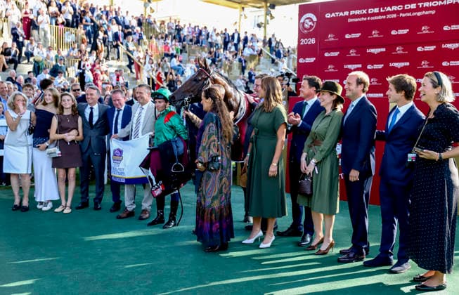 October 4, 2026, Paris, USA: Daryz (1) ridden by Mickael Barzalona wins the Qatar Prix de lÃ¢â‚¬â ¢arc de Triomphe (Group 1) at Longchamp Racecourse in Paris, France on October 4, 2026. Eclipse Sportswire CSM HORSE RACING 2026: Qatar Prix De LÃ¢â‚¬â ¢Arc De Triomphe Day Longchamp OCT 04  - ZUMAcs17 20261004_faf_cs17_082 Copyright: xSandraxScherningx