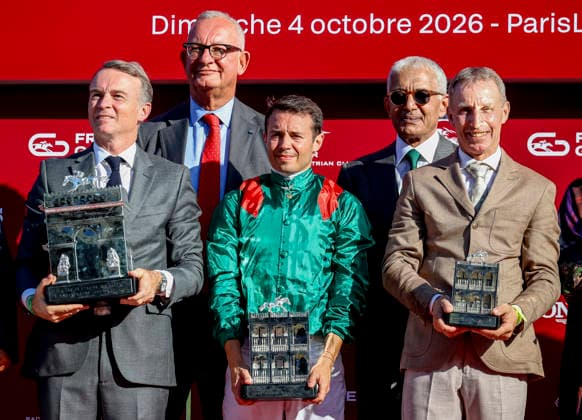 October 4, 2026, Paris, USA: Daryz (1) ridden by Mickael Barzalona wins the Qatar Prix de lÃ¢â‚¬â ¢arc de Triomphe (Group 1) at Longchamp Racecourse in Paris, France on October 4, 2026. Eclipse Sportswire CSM Paris USA - ZUMAcs17 20261004_faf_cs17_095 Copyright: xSandraxScherningx