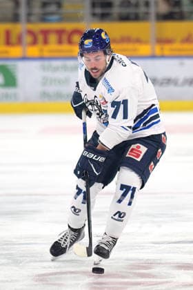 Tristan Keck, EC Kassel Huskies, 71 on the puck: Bietigheim Steelers vs. EC Kassel Huskies, ice hockey, DEL 2, 6th regular-season game, 2026–2027 season, October 4, 2026, Bietigheim Steelers vs. EC Kassel Huskies, Ice Hockey, DEL 2, 6th Regular Season Game, 2026–2027 Season, October 4, 2026, Bietigheim Copyright: xEibner-Pressefotox EP_TBR