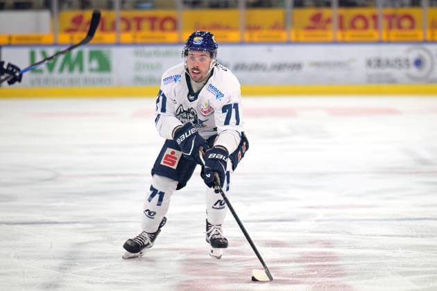 Tristan Keck, EC Kassel Huskies, 71 on the puck: Bietigheim Steelers vs. EC Kassel Huskies, ice hockey, DEL 2, 6th regular-season game, 2026–2027 season, October 4, 2026, Bietigheim Steelers vs. EC Kassel Huskies, Ice Hockey, DEL 2, 6th Regular Season Game, 2026–2027 Season, October 4, 2026, Bietigheim Copyright: xEibner-Pressefotox EP_TBR