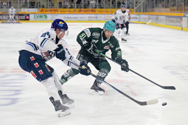 Daniil Afonin (EC Kassel Huskies), 24, battles for the puck against Mike Fischer (Bietigheim Steelers), 91; Bietigheim Steelers vs. EC Kassel Huskies, ice hockey, DEL 2, Game 6 of the regular season, 2026–2027 season, October 4, 2026 Bietigheim Steelers vs. EC Kassel Huskies, ice hockey, DEL 2, Game 6 of the regular season, 2026–2027 season, October 4, 2026, Bietigheim Copyright: xEibner-Pressefotox EP_TBR