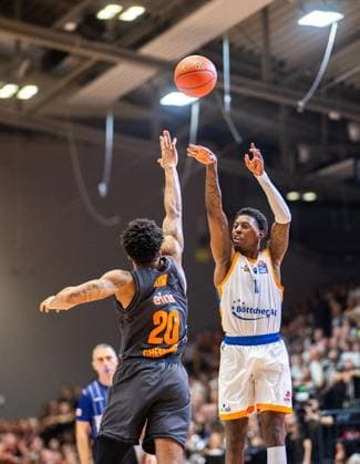 BASKETBALL EASYCREDIT BBL MATCHDAY 4 SCIENCE CITY JENA NINERS CHEMNITZ ** FOR EDITORIAL PURPOSES ONLY ** EDITORIAL USE ONLY ** p 04 10 2026 Jena Basketball easyCredit BBL 1 Basketball Bundesliga Season 2026–2027 Matchday 4 Sparkassen Arena Science City Jena NINERS Chemnitz in the photo: Sacar Anim 15 Science City Jena in a duel with Urald King 20 NINERS Chemnitz Germany Thuringia Jena Copyright SaschaxFromm Copyright: SaschaxFromm doc87vvwb4qhex136i1xe79 ,EDITORIAL USE ONLY Copyright: SaschaxFromm