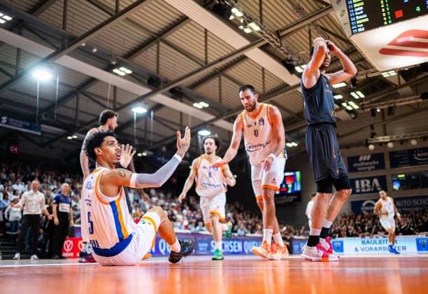 BASKETBALL EASYCREDIT BBL MATCHDAY 4 SCIENCE CITY JENA NINERS CHEMNITZ ** FOR EDITORIAL PURPOSES ONLY ** EDITORIAL USE ONLY ** p 04 10 2026 Jena Basketball easyCredit BBL 1 Basketball Bundesliga 2026–2027 Season Matchday 4 Sparkassen Arena Science City Jena NINERS Chemnitz in the photo: Terrence Edwards Jr. 5 Science City Jena Germany Thuringia Jena Copyright SaschaxFromm Copyright: SaschaxFromm doc87vvwbtpuib85iicecb ,EDITORIAL USE ONLY Copyright: SaschaxFromm