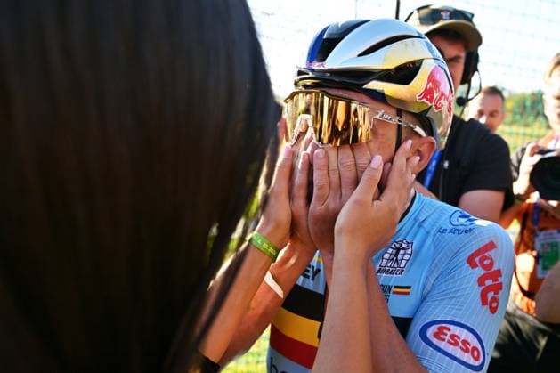Belgium s Remco Evenepoel celebrates after winning the elite men Road Race race (196,2 km) at the cycling UEC Road European Championships, in Ljubljana, Slovenia Sunday 4 October 2026. The UEC Road European Championships are taking place from 02 to 07 October in Ljubljana, Slovenia. DAVIDxPINTENS  x188709854x