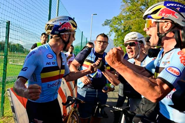 UEC 2026 Road European Championships Ljubljana 04 10 2026 LJUBLJANA, SLOVENIA - OCTOBER 04 : Evenepoel Remco (BEL) celebrates the victory with teammates after the Men Elite cycling road race at the 2026 UEC Road European Championships Ljubljana, an UCI Continental Championships cycling race of 196,3 km with start in Ljubljana and finish in Sencur on October 4, 2026 in Ljubljana, Slovenia, 04 10 2026 Ljubljana Slovenia  Copyright: xJanxDexMeuleneirx