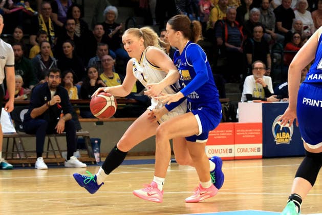 October 4, 2026, Germany, GER, DEU, Basketball, DBBL, 1st Bundesliga, Day 1, 2026–2027 Season, Berlin, ALBA Berlin vs. Marburg, Tara Wallack (ALBA Berlin 1), Amelia Sophia Hassett (BC Marburg 22), nordphoto GmbH, Engler Berlin, Soemmeringhalle, Berlin, Germany Copyright: xNordphotox xEnglerx