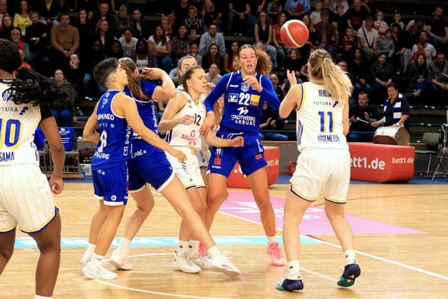 October 4, 2026, Germany, GER, DEU, Basketball, DBBL, 1st Bundesliga, Day 1, 2026–2027 Season, Berlin, ALBA Berlin vs. Marburg Lena Gohlisch ALBA Berlin 12, Nina Rosemeyer ALBA Berlin 11, Amelia Sophia Hassett BC Marburg 22, Ana Raimundo BC Marburg 6 nordphoto GmbH Engler Berlin Soemmeringhalle Berlin Germany Copyright: xNordphotox xEnglerx