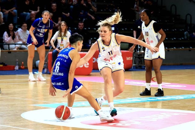 October 4, 2026, Germany, GER, DEU, Basketball, DBBL, 1st Bundesliga, Day 1, 2026–2027 Season, Berlin, ALBA Berlin vs. Marburg, Nina Rosemeyer (ALBA Berlin 11), Ana Raimundo (BC Marburg 6), nordphoto GmbH, Engler, Berlin, Soemmeringhalle, Berlin, Germany Copyright: xNordphotox xEnglerx
