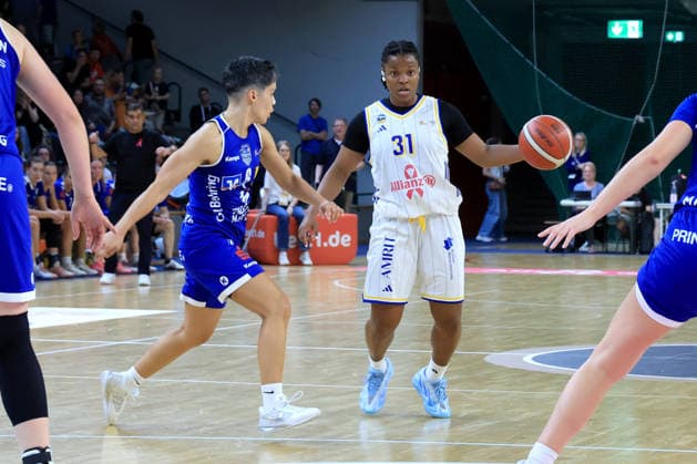 October 4, 2026, Germany, GER, DEU, Basketball, DBBL, 1st Bundesliga, Day 1, 2026–2027 Season, Berlin, ALBA Berlin vs. Marburg Oceane Monpierre ALBA Berlin 31, Ana Raimundo BC Marburg 6 nordphoto GmbH Engler Berlin Soemmeringhalle Berlin Germany Copyright: xNordphotox xEnglerx
