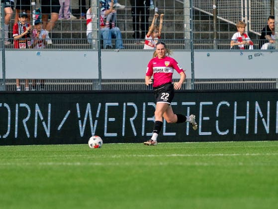 Crop: Adriana Achcinska, VfB Stuttgart, age 22, with the ball, full-body single image, archive, cropped, GER, soccer, VfB Stuttgart vs. 1. FC Union Berlin, Google Pixel Women s Bundesliga, Matchday 6, Stuttgart, 2026–2027 season, October 4, 2026 GER, soccer, VfB Stuttgart vs. 1. FC Union Berlin, Google Pixel Women’s Bundesliga, Matchday 6, Stuttgart, 2026–2027 season, October 4, 2026 Stuttgart Copyright: xCarstenxSchweringx EP_CSG