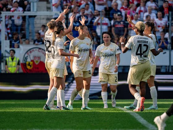 Goal to make it 0–2 by Lina Hausicke, 1. FC Union Berlin, 32: Goal celebration with the team, cheering, joy, emotion, team celebration, gestures, GER, soccer, VfB Stuttgart vs. 1. FC Union Berlin, Google Pixel Women s Bundesliga, Matchday 6, Stuttgart, 2026–2027 season, October 4, 2026 GER, soccer, VfB Stuttgart vs. 1. FC Union Berlin, Google Pixel Women’s Bundesliga, Matchday 6, Stuttgart, 2026–2027 season, October 4, 2026, Stuttgart Copyright: xCarstenxSchweringx EP_CSG