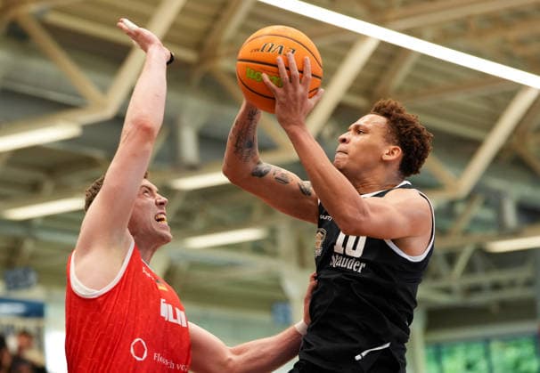 Isaiah Sanders (ETB Miners Essen), 10 vs. Bjoern Rohwer (RheinStars Cologne), 15 GER, ETB Miners Essen vs. RheinStars Cologne, Barmer 2 Basketball Bundesliga, ProA, Matchday 3, 2026–27 Season, Sporthalle am Hallo, Essen, October 4, 2026 ETB Miners Essen vs. RheinStars Cologne, ProA, Matchday 3, 2026–27 Season, October 4, 2026 Essen Copyright: xEibner-Pressefoto ScottxColemanx EP_SCN