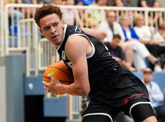 Isaiah Sanders, ETB Miners Essen, 10 vs. Antonio Williams, RheinStars Cologne, 1 GER, ETB Miners Essen vs. RheinStars Cologne, Barmer 2 Basketball Bundesliga, ProA, Matchday 3, 2026–27 Season, Sporthalle am Hallo, Essen, October 4, 2026 ETB Miners Essen vs. RheinStars Cologne, ProA, Matchday 3, 2026–27 season, October 4, 2026 Essen Copyright: xEibner-Pressefoto ScottxColemanx EP_SCN
