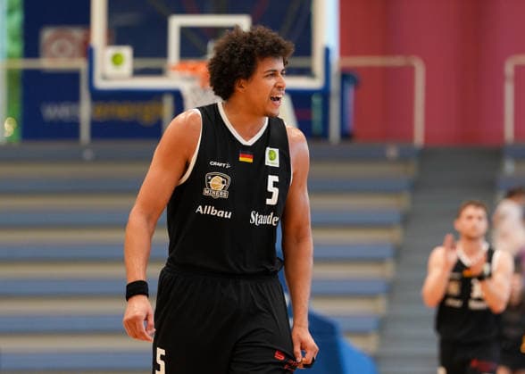 Benjamin Uzoma, ETB Miners Essen, 5, GER, ETB Miners Essen vs. RheinStars Cologne, Barmer 2 Basketball Bundesliga, ProA, Matchday 3, 2026–27 Season, Sporthalle am Hallo, Essen, October 4, 2026 ETB Miners Essen vs. RheinStars Cologne, ProA, Matchday 3, 2026–27 season, October 4, 2026 Essen Copyright: xEibner-Pressefoto ScottxColemanx EP_SCN