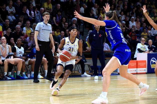 October 4, 2026, Germany, GER, DEU, Basketball, DBBL, 1st Bundesliga, Day 1, 2026–2027 Season, Berlin, ALBA Berlin vs. Marburg; Deeshyra Thomas (ALBA Berlin 21), Lillian Christine Meister (BC Marburg 52); nordphoto GmbH, Engler, Berlin, Soemmeringhalle, Berlin, Germany Copyright: xNordphotox xEnglerx