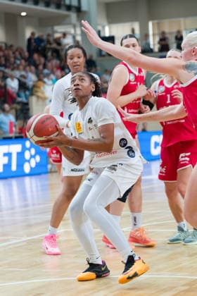 Prencis Harden Luchse, 24, halfit Lions vs. TK Hannover Luchse, Women s Basketball, 1st Bundesliga, DBBL, Matchday 1 of the 2026–27 season, April 10, 2026, SWH Arena, Halle, Saxony-Anhalt, Germany