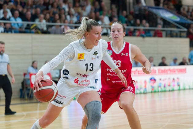 Meret Kleine Beek Luchse, 13, Jordan King Lions, 23, Halfit Lions vs. TK Hannover Luchse, Women s Basketball, 1st Bundesliga, DBBL, Matchday 1 of the 2026–27 season, April 10, 2026, SWH Arena, Saxony-Anhalt, Germany