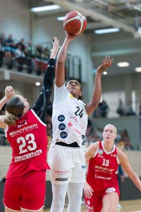 Jordan King (Lions), 23, Prencis Harden (Luchse), 24, Marta Miscenko (Lions), 13, Halfit Lions vs. TK Hannover Luchse, Women s Basketball, 1st Bundesliga, DBBL, Matchday 1 of the 2026–27 season, April 10, 2026, SWH Arena, Saxony-Anhalt, Germany