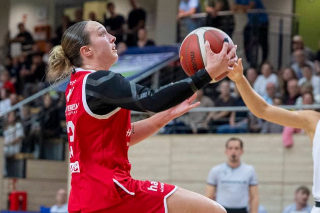 Toyota DBBL 2026–2027 HalFit Lions vs. TK Hannover, Halle Saale, Germany, October 4, 2026. Pictured: Jordan King of Halle with the ball, Halle Saale, swh Arena, Saxony-Anhalt, Germany