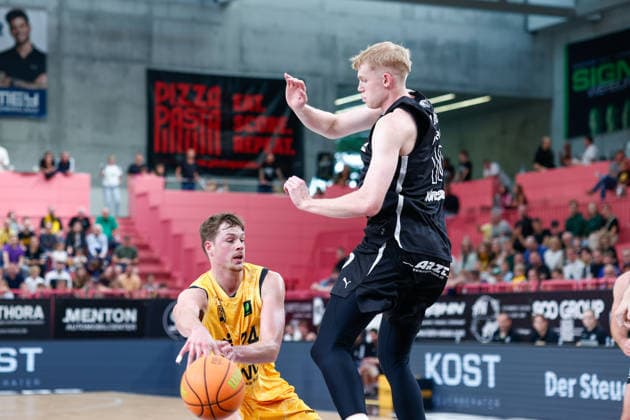 Creighton Bryan William Morisch, Tübingen Tigers, 24; Ty Allred, Nuremberg Falcons, 10, GER, Tübingen Tigers vs. Nuremberg Falcons, Basketball, ProA, Matchday 3, 2026–2027 Season, October 4, 2026, GER, Tigers Tübingen vs. Nuremberg Falcons, Basketball, ProA, Matchday 3, 2026–2027 season, October 4, 2026, Tigers Tübingen Copyright: xEibner-Pressefoto KirstenxJaegerx