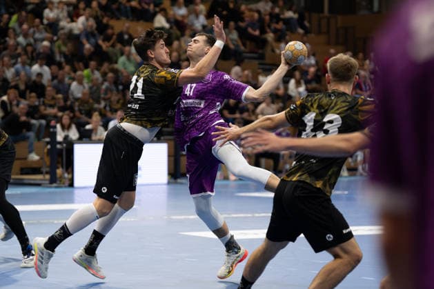Pictured: Danil Dyatlov, 47, of Hüttenberg during an attack on October 4, 2026; HC Elbflorenz 2006 vs. TV 05 07 Hüttenberg; Handball Bundesliga 2; Matchday 6; Germany; Dresden; BallsportArena Dresden Copyright: HMBxMedia xEtiennexSchlick